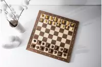 Deska szachowa nr 5 (z opisem) orzech/klon (intarsja)