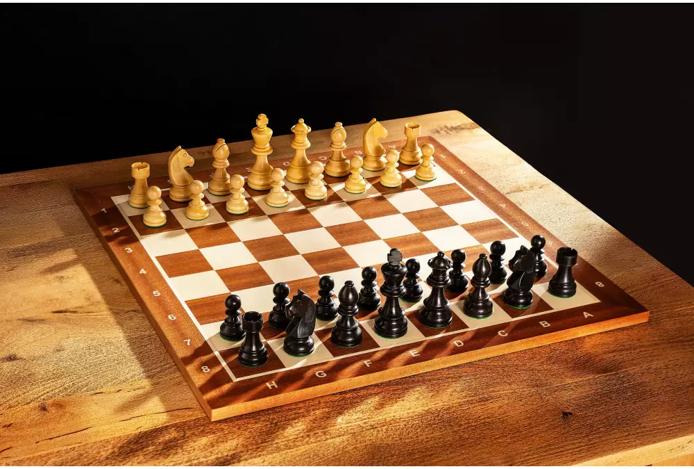 Zestaw szachowy Timeless - szachownica (pole 50 mm), figury (król 90 mm)