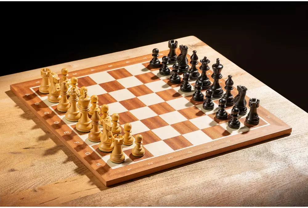 Zestaw szachowy - Szachownica mahoń / klon z opisem (pole 45mm) + figury American Classic 3