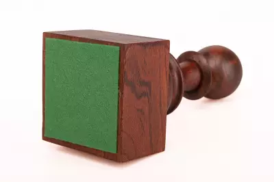 Puchar szachowy drewniany - Czarny Pion