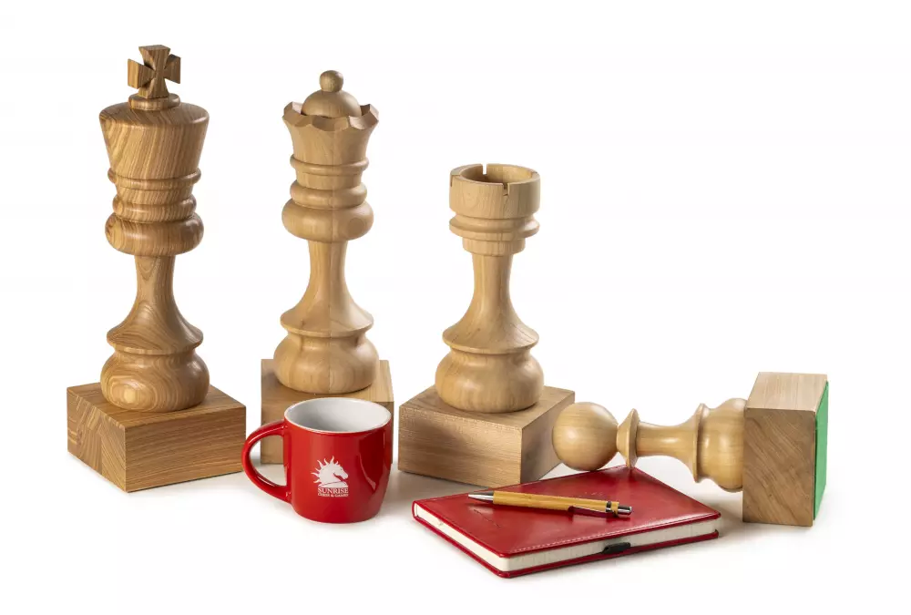 Puchar szachowy drewniany - Biały król 37 cm