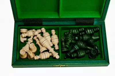 Szachy drewniane MAGNETYCZNE mini (20cm) - zielone