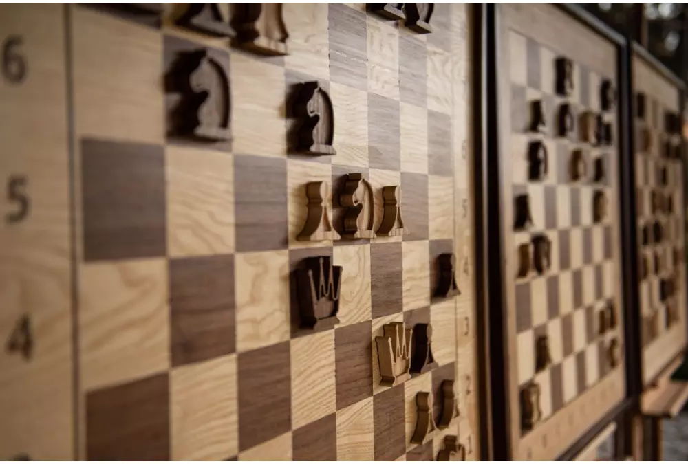 Eleganckie drewniane szachy DEMONSTRACYJNE - szachownica (80x80cm) z figurami