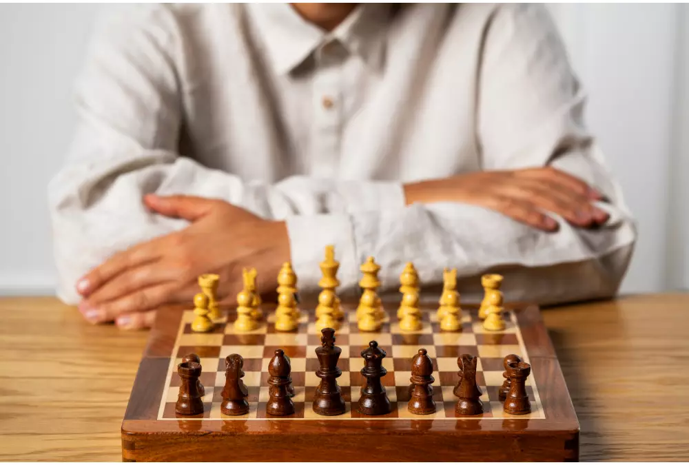 Szachy MAGNETYCZNE z intarsjowaną szachownicą 30 cm