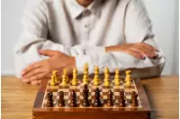 Szachy MAGNETYCZNE z intarsjowaną szachownicą 30 cm