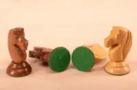 Figury szachowe Queen's Gambit 1957 akacja indyjska 3,75 cale