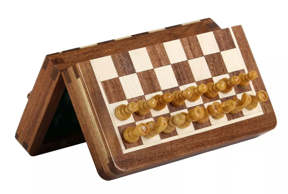 Szachy MAGNETYCZNE mini z intarsjowaną szachownicą 18 cm - uniwersalny prezent