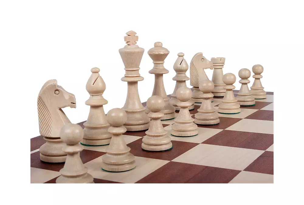 Figury drewniane Staunton nr 6 w drewnianym kuferku w kolorze mahoniowym