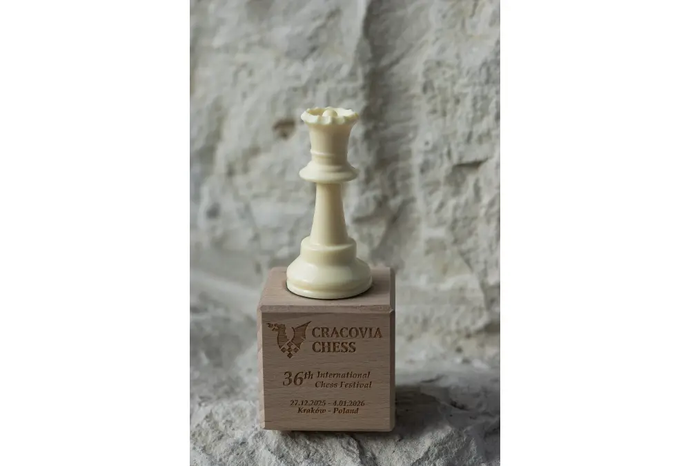 Puchar szachowa figura - Biały Hetman