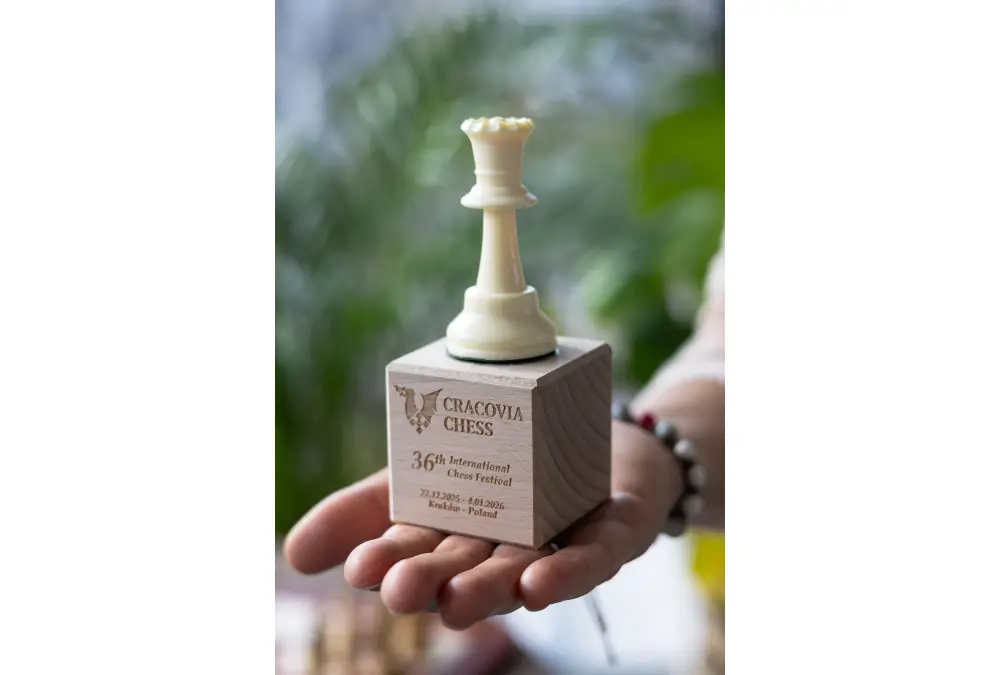 Puchar szachowa figura - Biały Hetman
