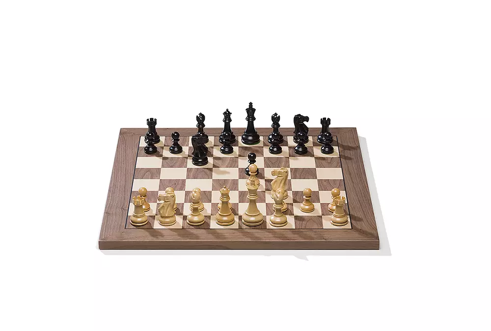 Szachownica elektroniczna DGT USB, orzech/klon + figury Classic