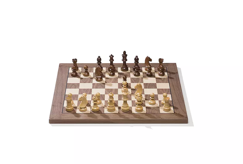 Szachownica elektroniczna DGT USB, orzech/klon + figury Timeless