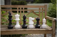 Zestaw szachów ogrodowych - król 30 cm + plastikowa szachownica o polu 17 x 17 cm