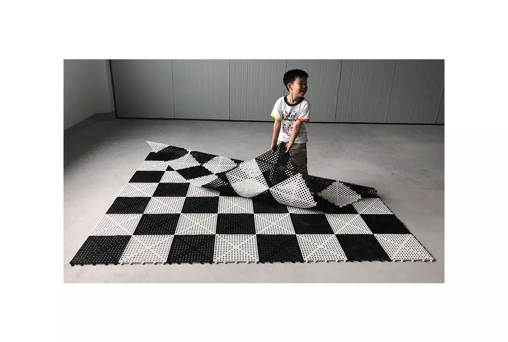 Szachownica gumowa do szachów oraz warcabów plenerowych / ogrodowych (pole 30 cm)