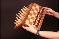 Szachy magnetyczne-orzechowe (33x33cm)