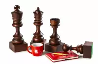 Puchar szachowy drewniany - Czarny Pion