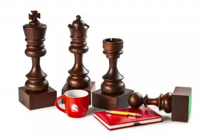 Puchar szachowy drewniany - Czarny Król