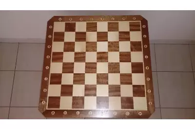 Stolik szachowy bez figur (wysokość 75 cm)