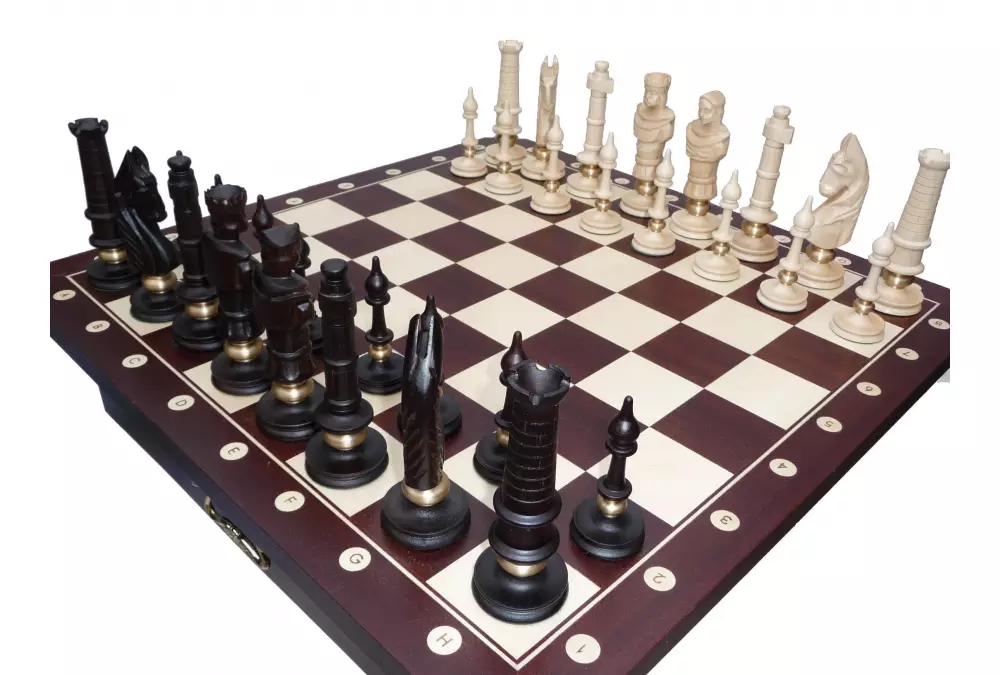 Stolik szachowy z figurami (wysokość 75 cm, wysokość króla 130 mm)
