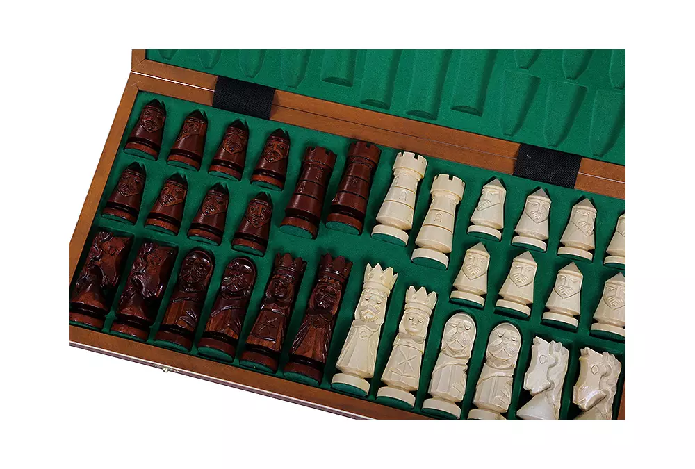 SZACHY ZAMKOWE DUŻE (58,5 x 59 cm) intarsja, wkładka