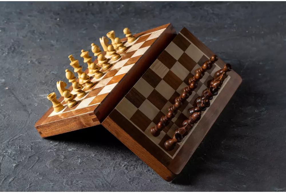 Szachy MAGNETYCZNE z intarsjowaną szachownicą 30 cm