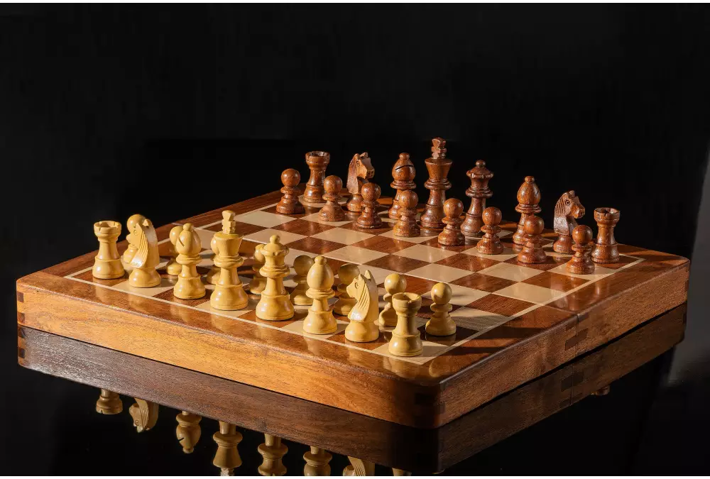 Szachy MAGNETYCZNE z intarsjowaną szachownicą 30 cm