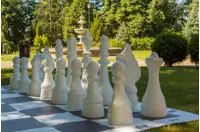 Figury plastikowe do szachów plenerowych / ogrodowych (wysokość króla 105 cm)