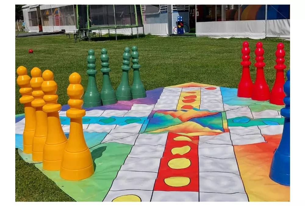 Pionki plastikowe do chińczyka plenerowego / ogrodowego (wysokość pionka 92 cm)